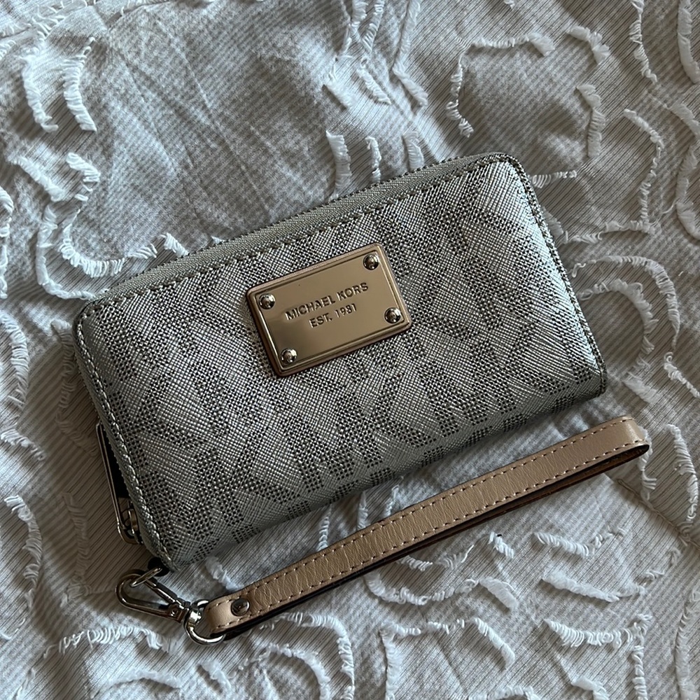 Michael Kors Wrislet Wallet